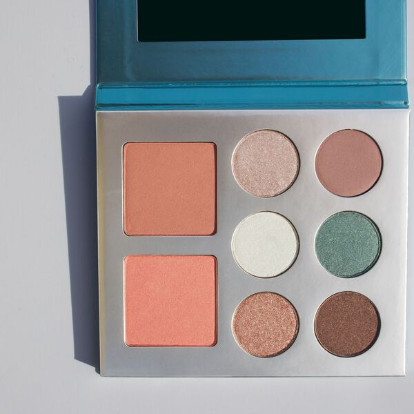 Make Waves Eye & Cheek Palette still